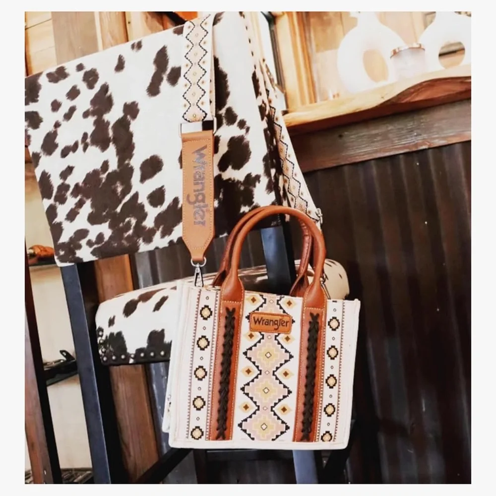 NWT! Wrangler Cream Aztec/Southwestern
Tote Handbag, Crossbody and Storage Bag - Picture 4 of 12